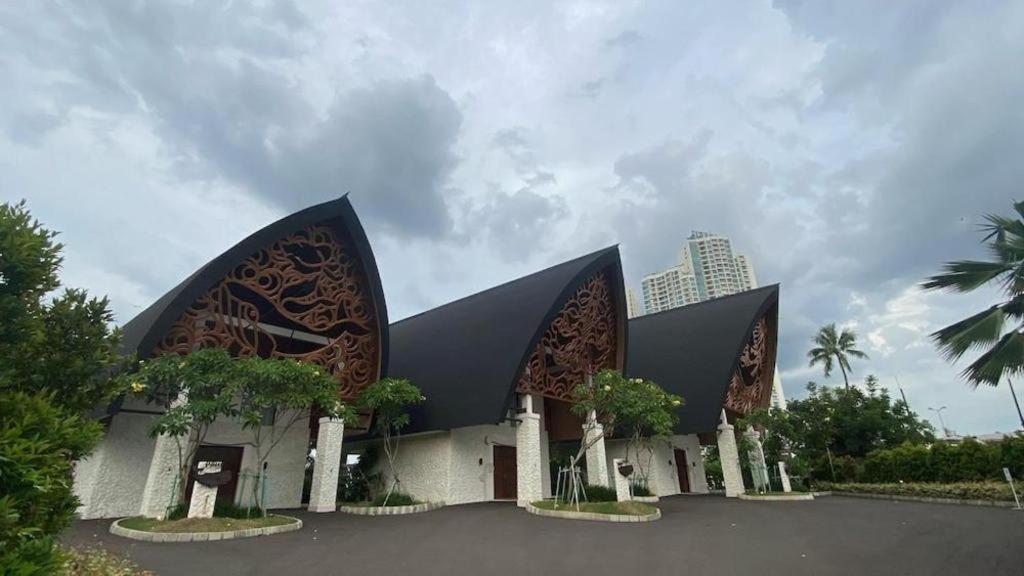 Putri Duyung Ancol Hotel Jakarta Exterior photo
