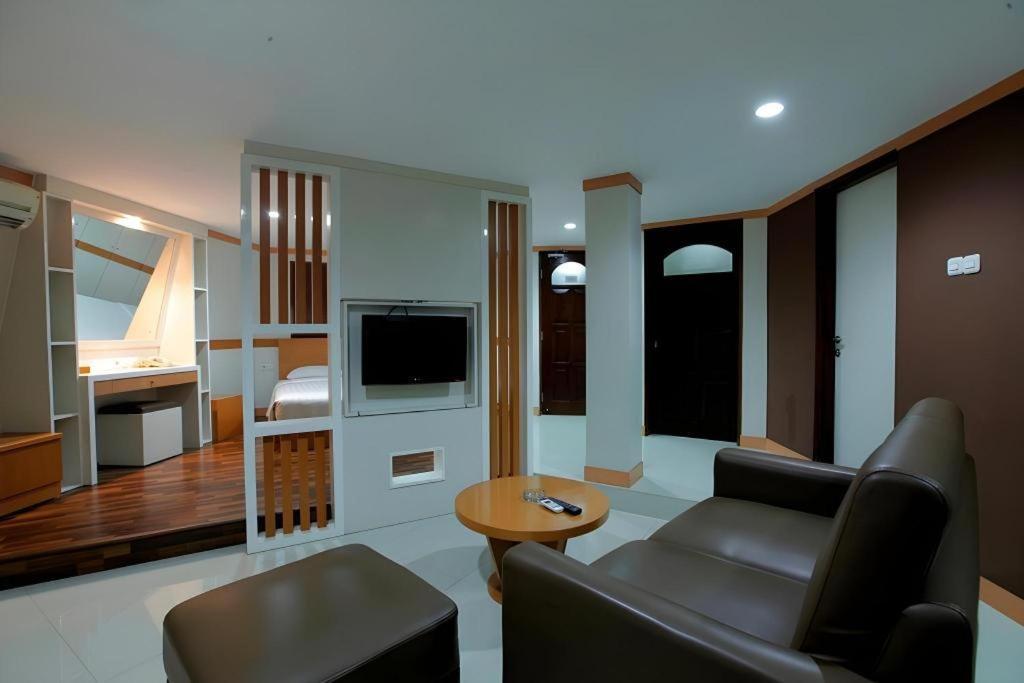 Putri Duyung Ancol Hotel Jakarta Exterior photo