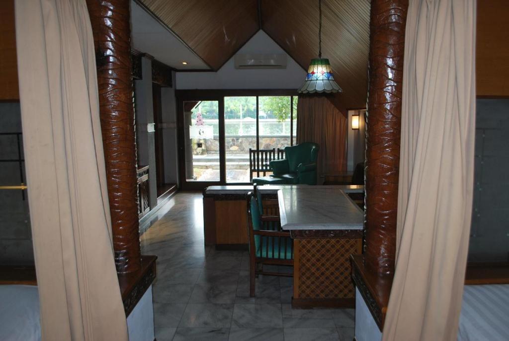 Putri Duyung Ancol Hotel Jakarta Exterior photo
