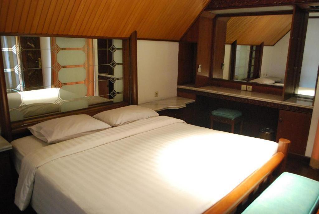 Putri Duyung Ancol Hotel Jakarta Exterior photo